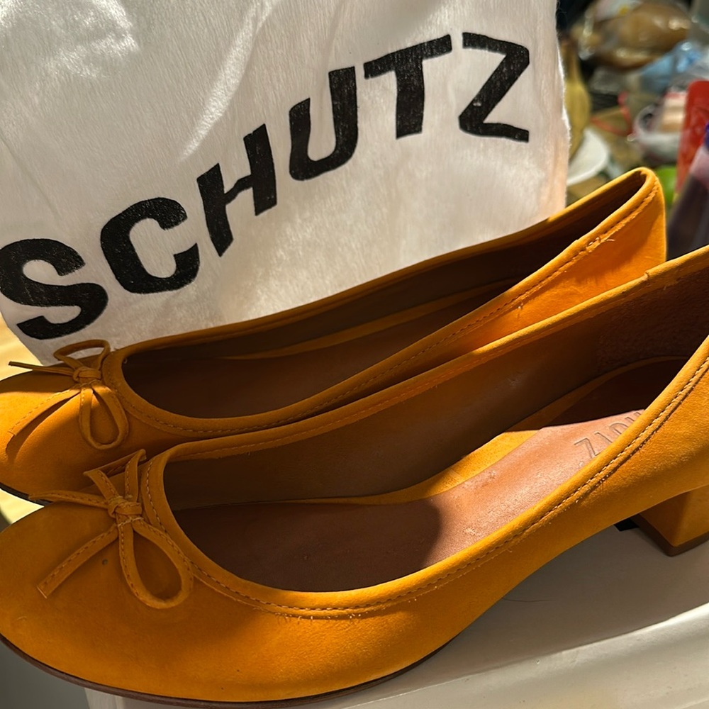 SCHUTZ SHOES size 11/40 but RUNS SMALL
